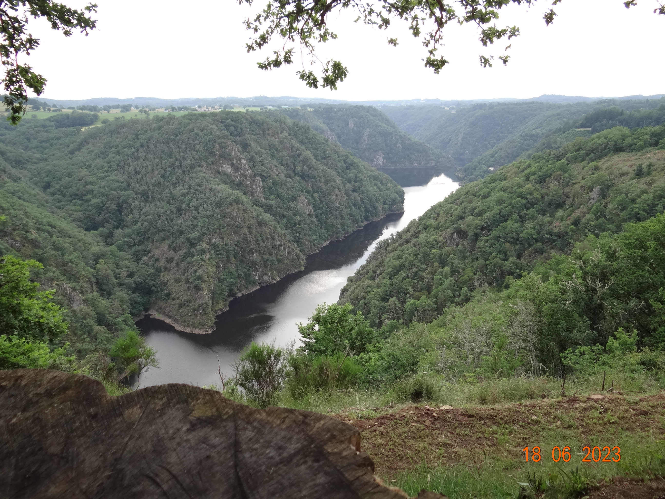 Image de l'article : VOYAGE AUTOUR DU LAC DE BORT LES ORGUES  6