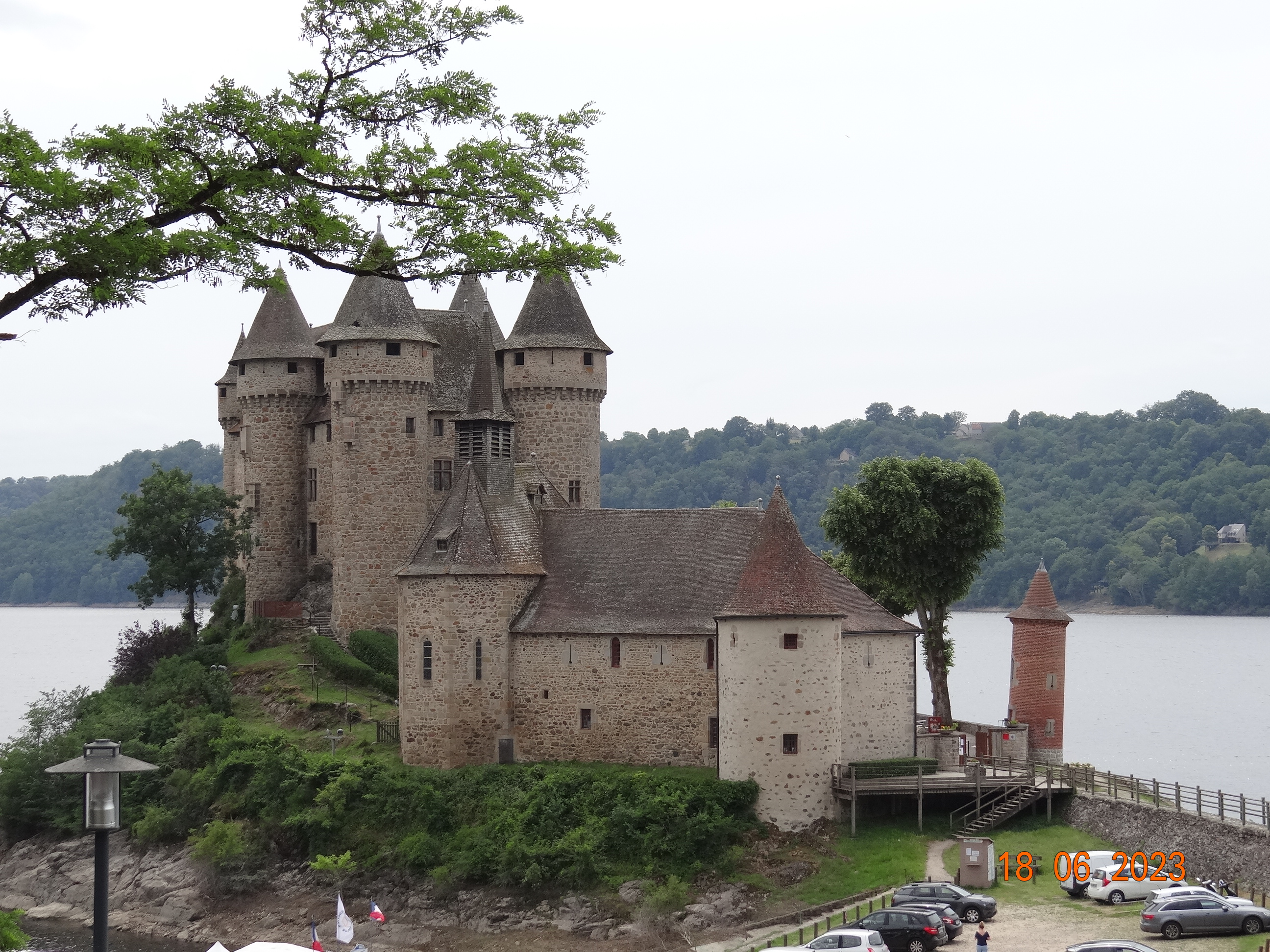 Image de l'article : VOYAGE AUTOUR DU LAC DE BORT LES ORGUES  5