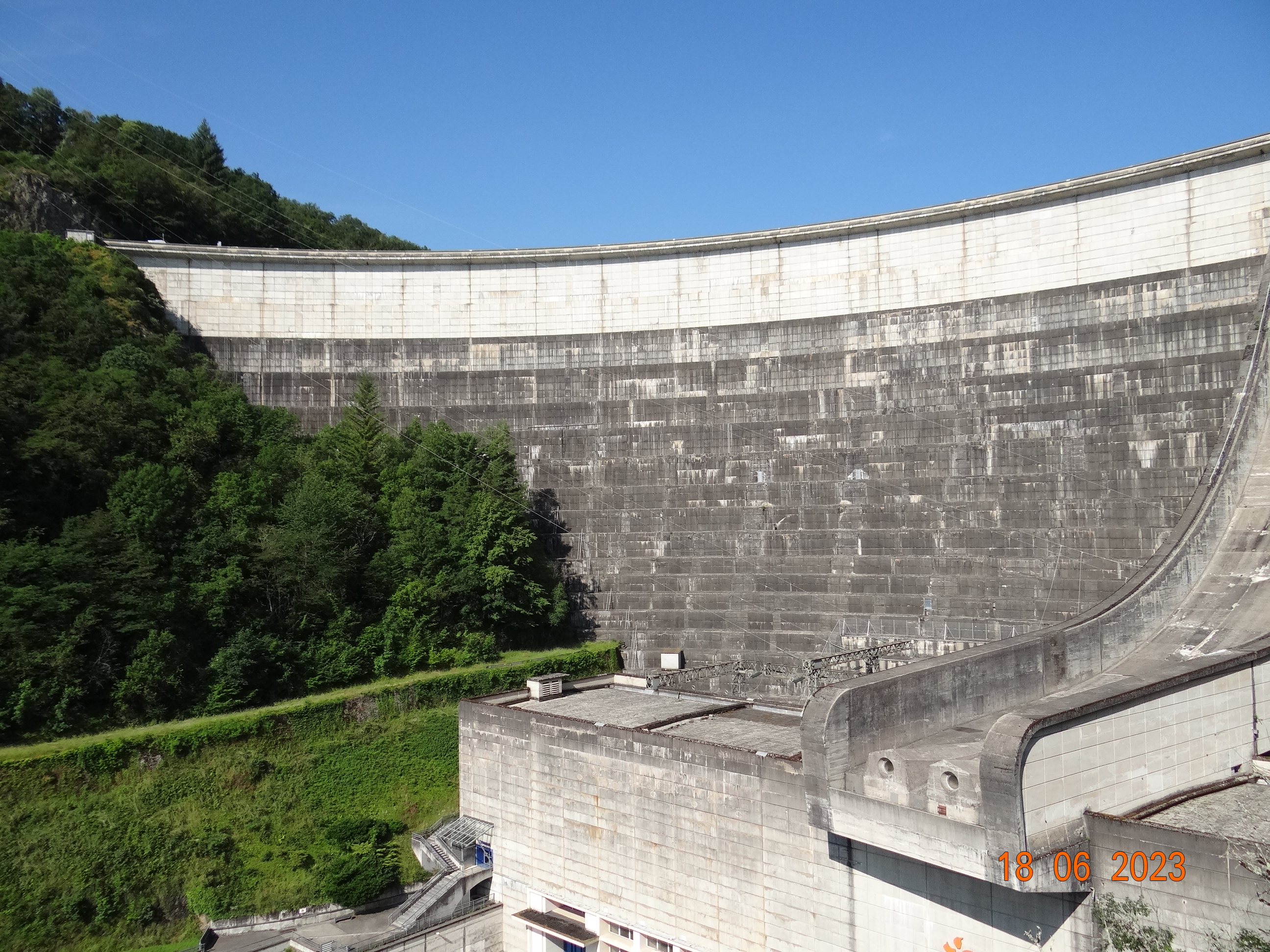 Image de l'article : VOYAGE AUTOUR DU LAC DE BORT LES ORGUES  3