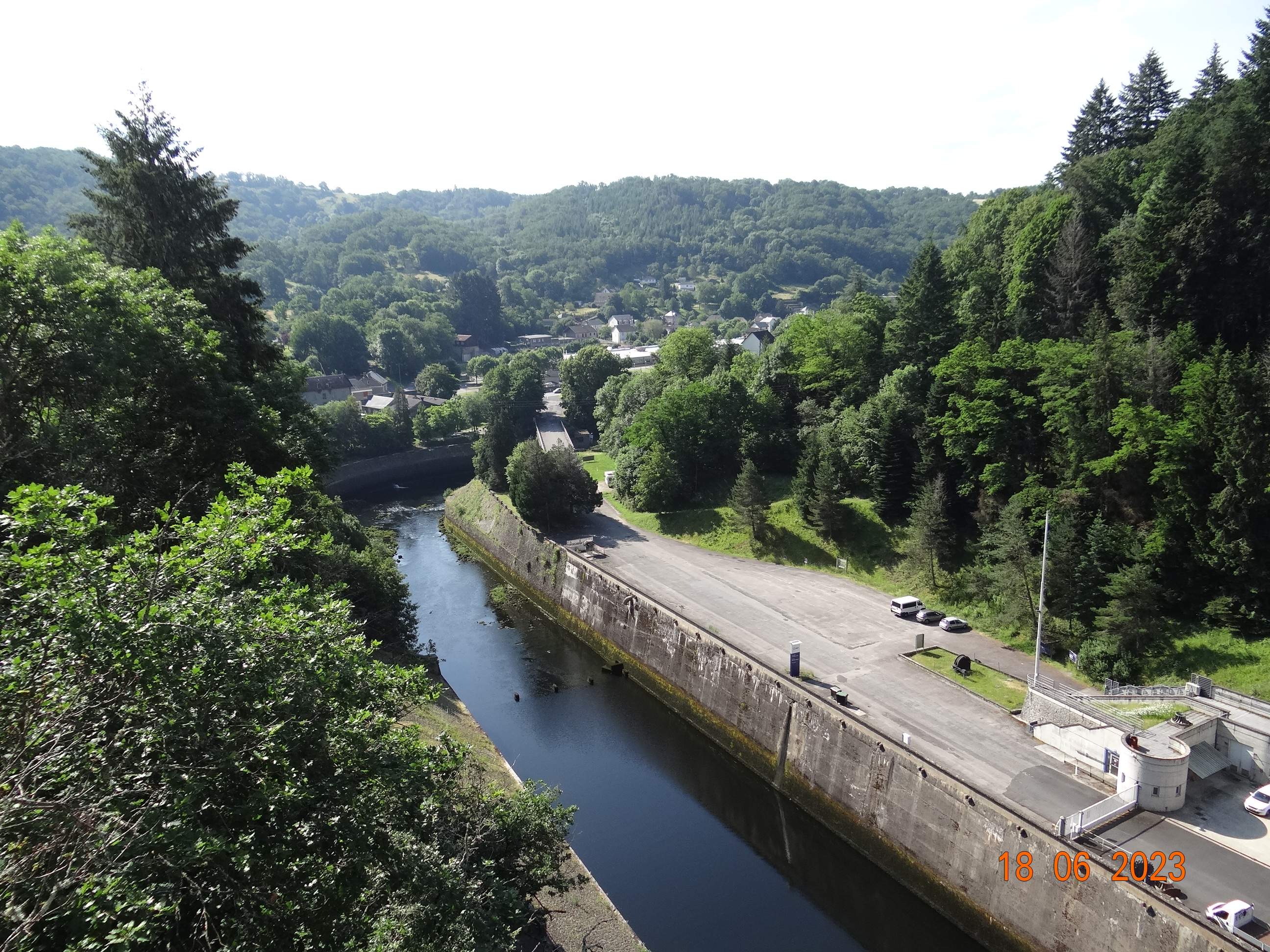 Image de l'article : VOYAGE AUTOUR DU LAC DE BORT LES ORGUES  3