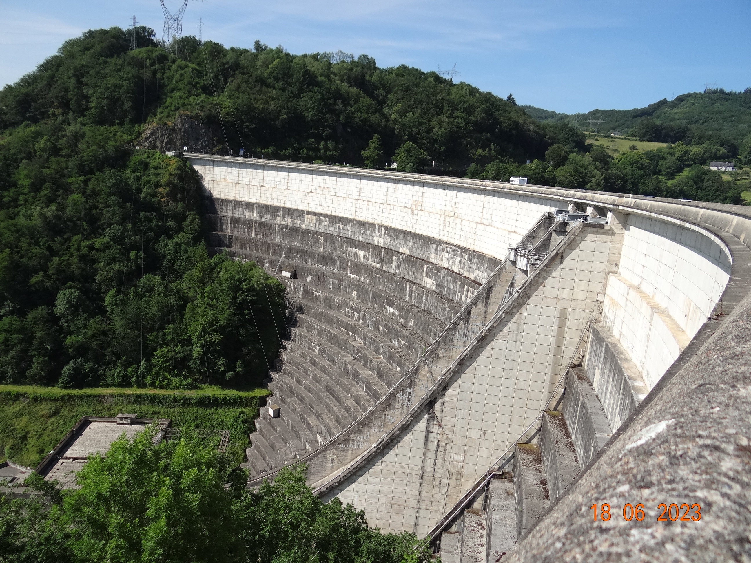 Image de l'article : VOYAGE AUTOUR DU LAC DE BORT LES ORGUES  3