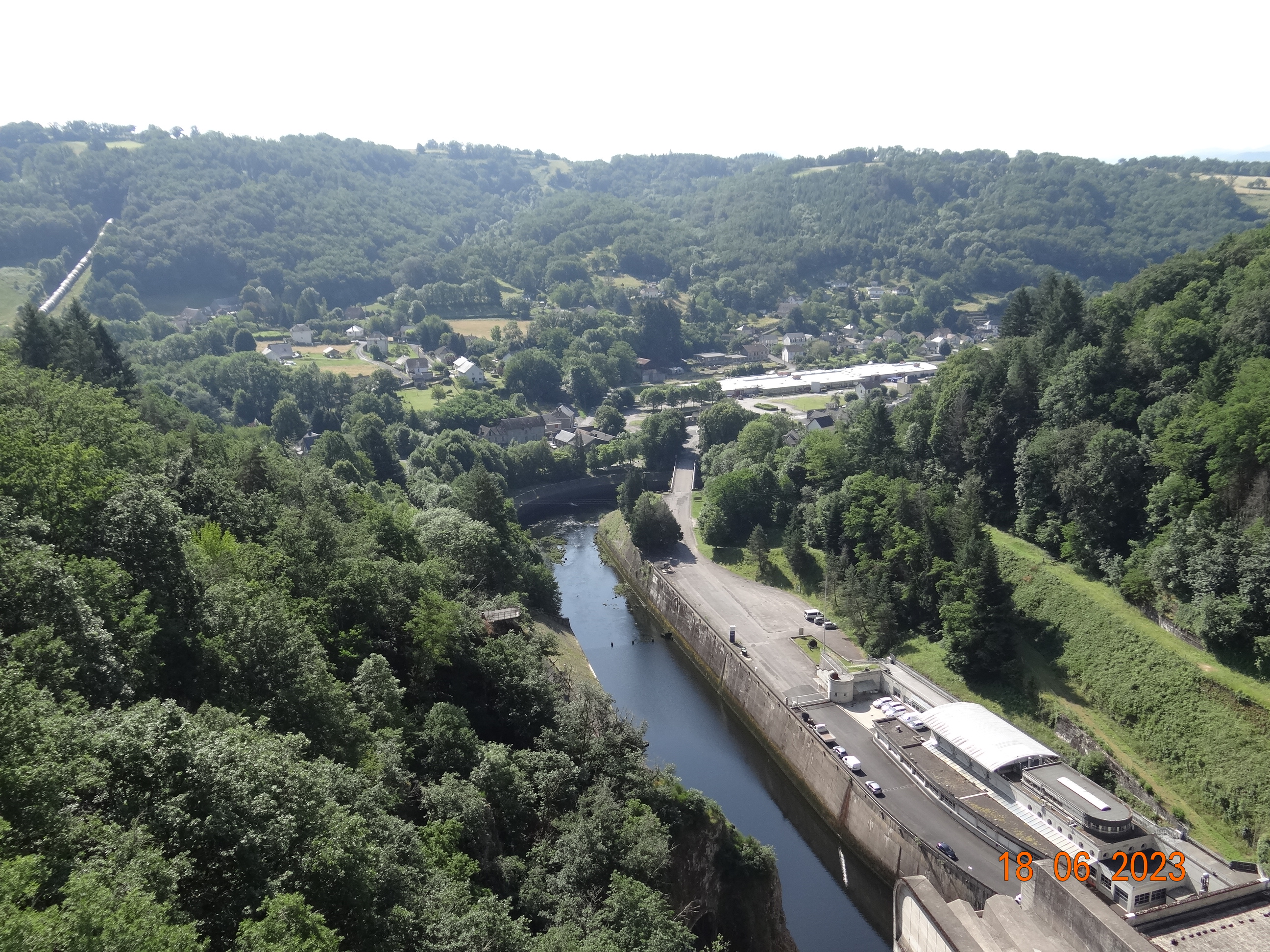 Image de l'article : VOYAGE AUTOUR DU LAC DE BORT LES ORGUES  3