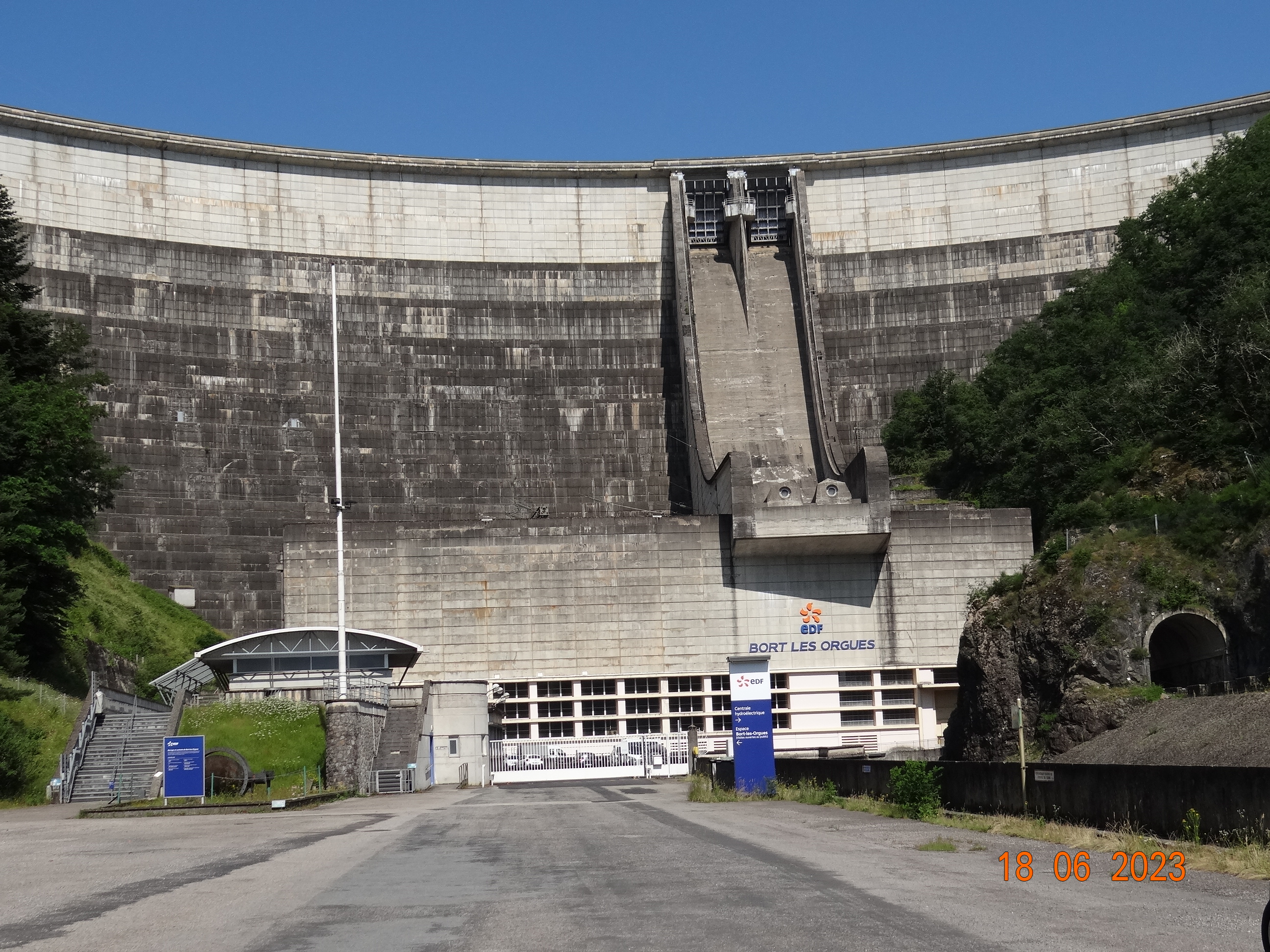 Image de l'article : VOYAGE AUTOUR DU LAC DE BORT LES ORGUES  3