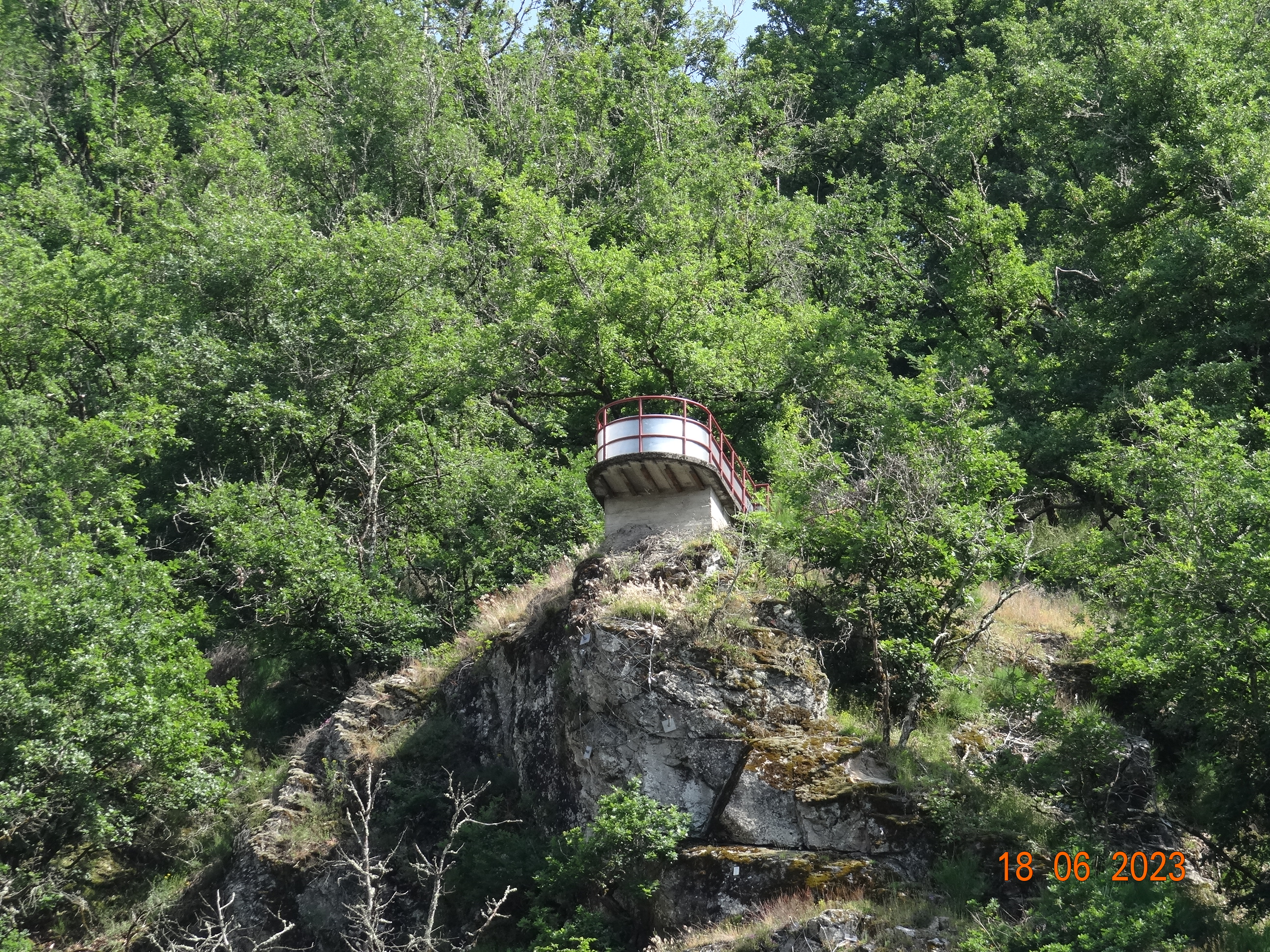 Image de l'article : VOYAGE AUTOUR DU LAC DE BORT LES ORGUES  3