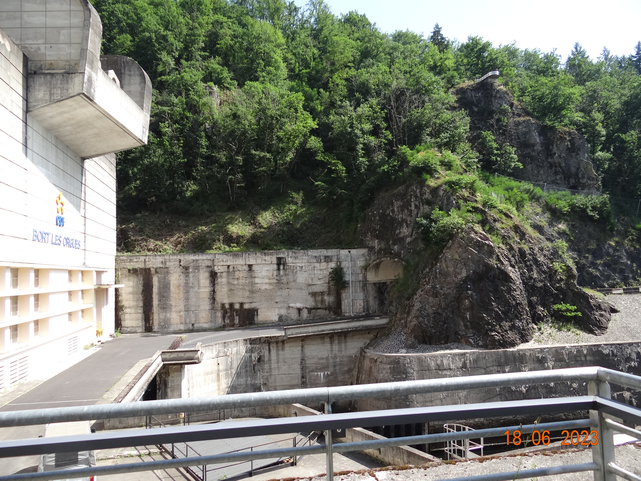 Image de l'article : VOYAGE AUTOUR DU LAC DE BORT LES ORGUES  3