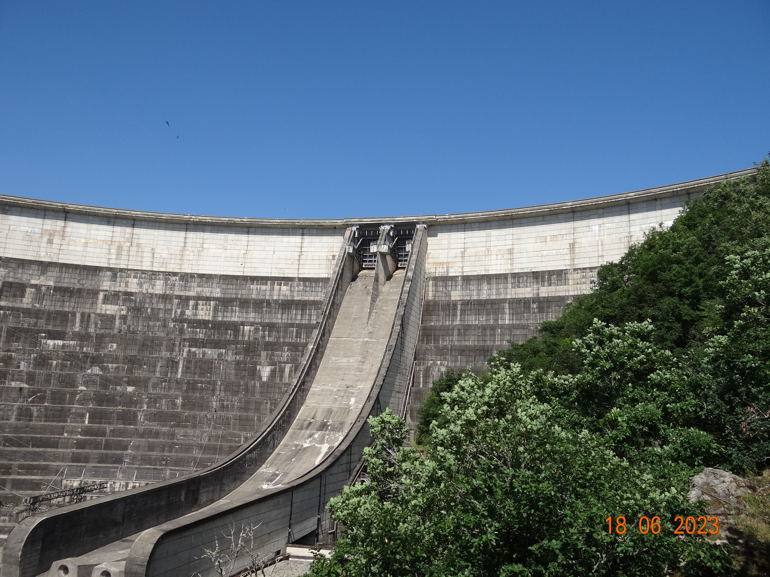 Image de l'article : VOYAGE AUTOUR DU LAC DE BORT LES ORGUES  2