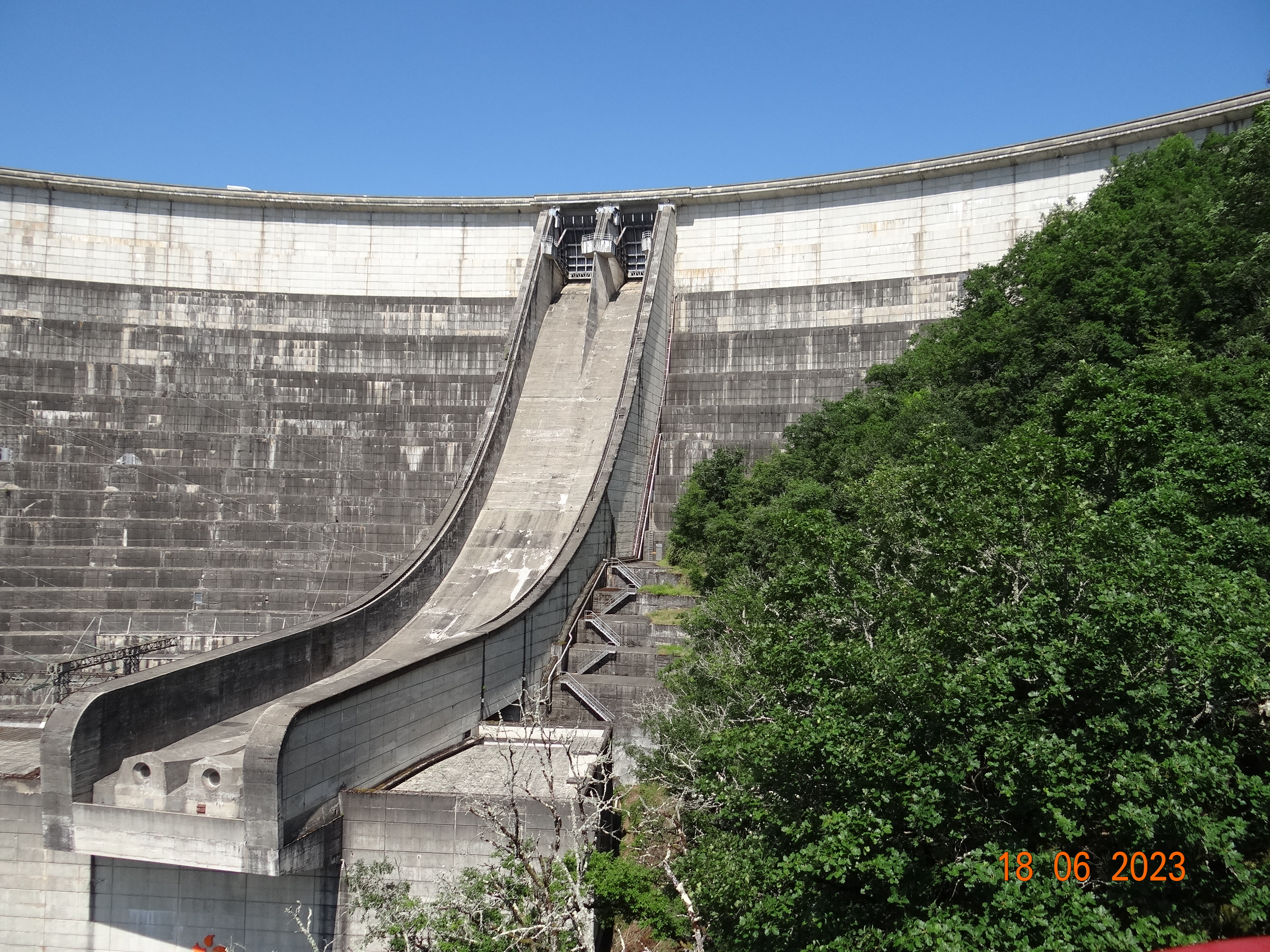 Image de l'article : VOYAGE AUTOUR DU LAC DE BORT LES ORGUES  2