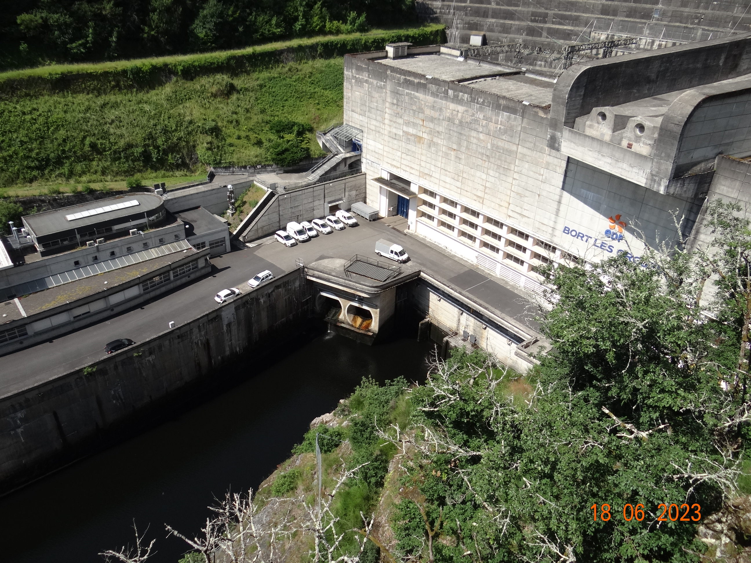 Image de l'article : VOYAGE AUTOUR DU LAC DE BORT LES ORGUES  2