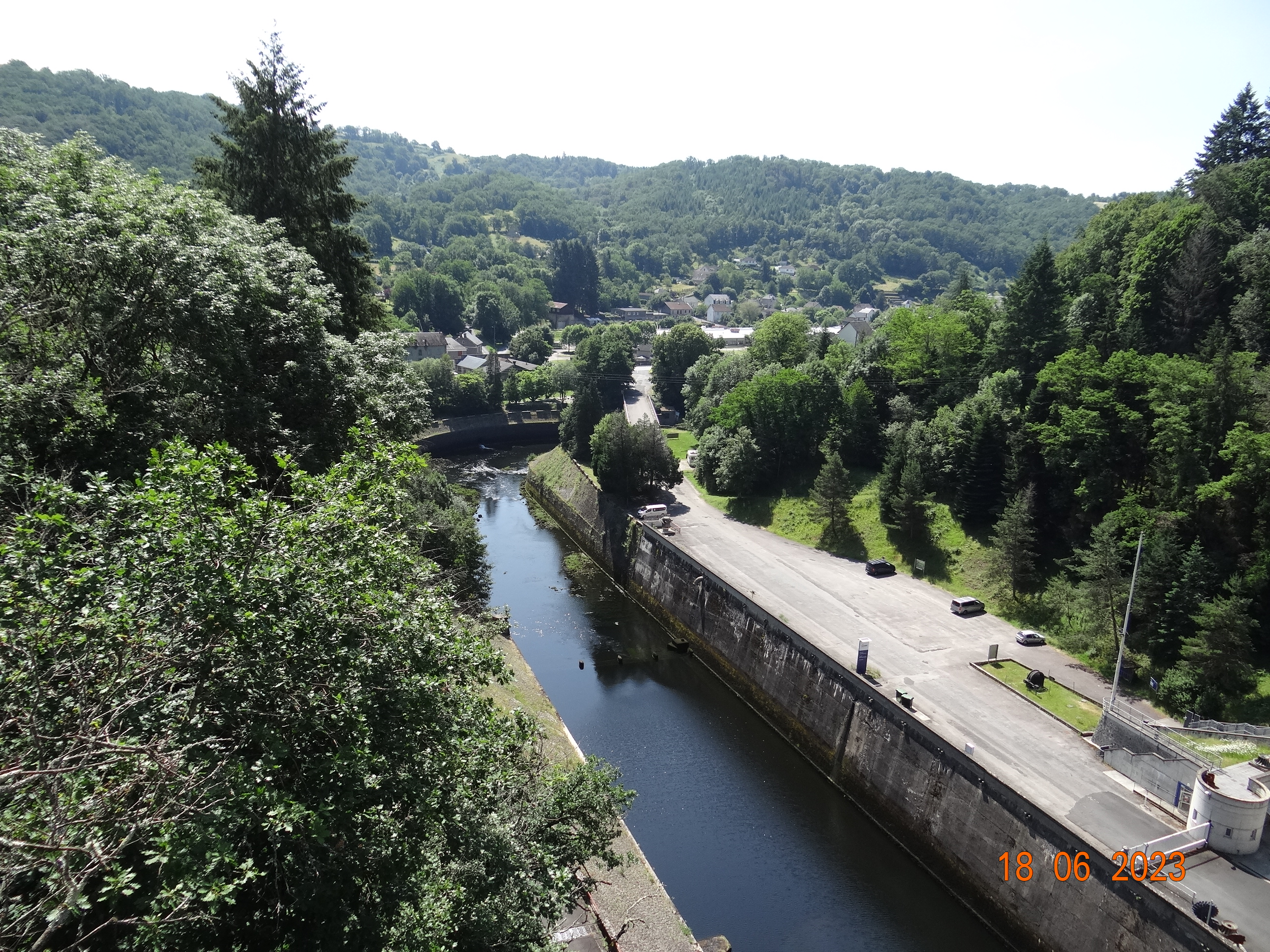 Image de l'article : VOYAGE AUTOUR DU LAC DE BORT LES ORGUES  2