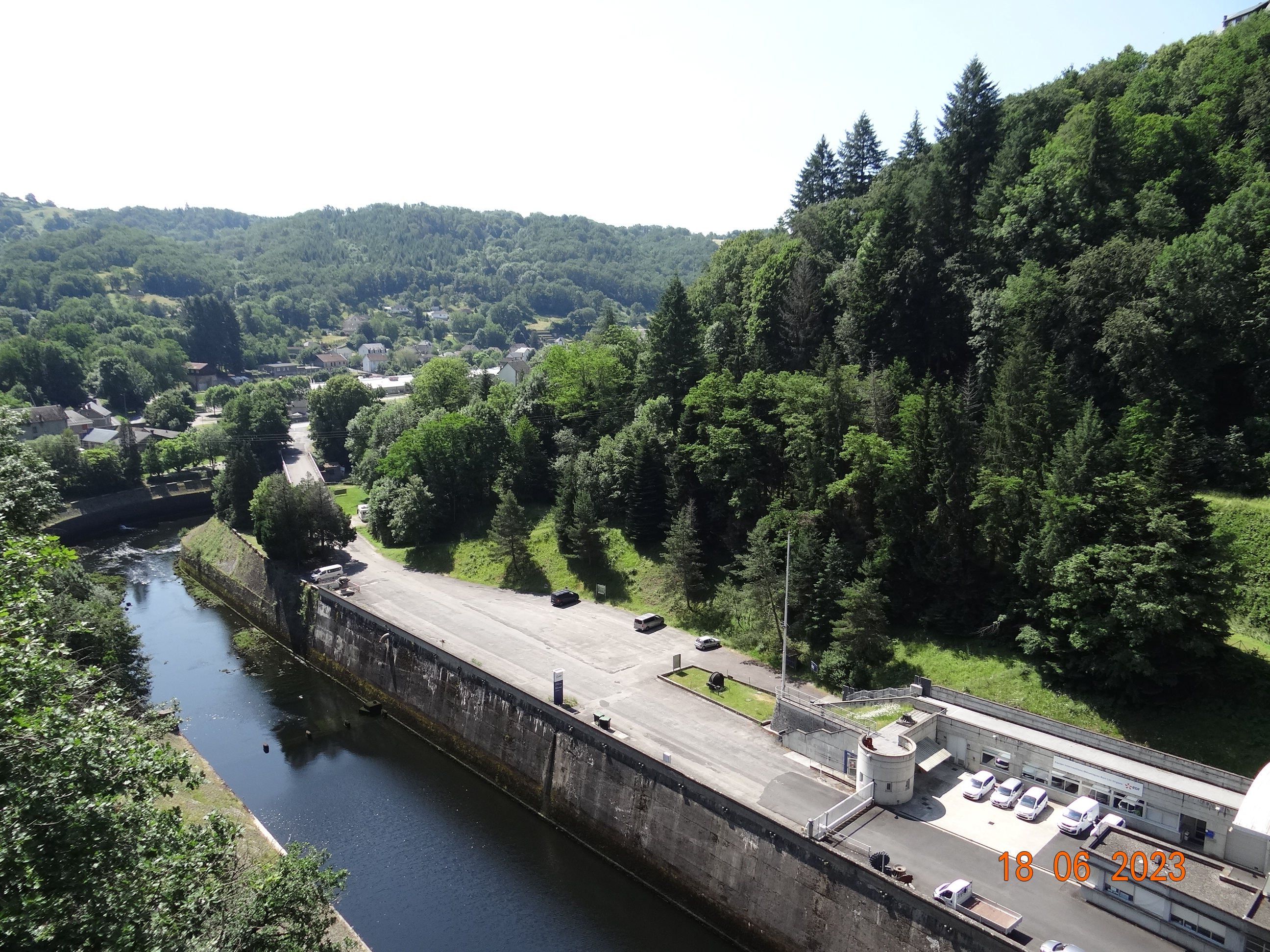 Image de l'article : VOYAGE AUTOUR DU LAC DE BORT LES ORGUES  2