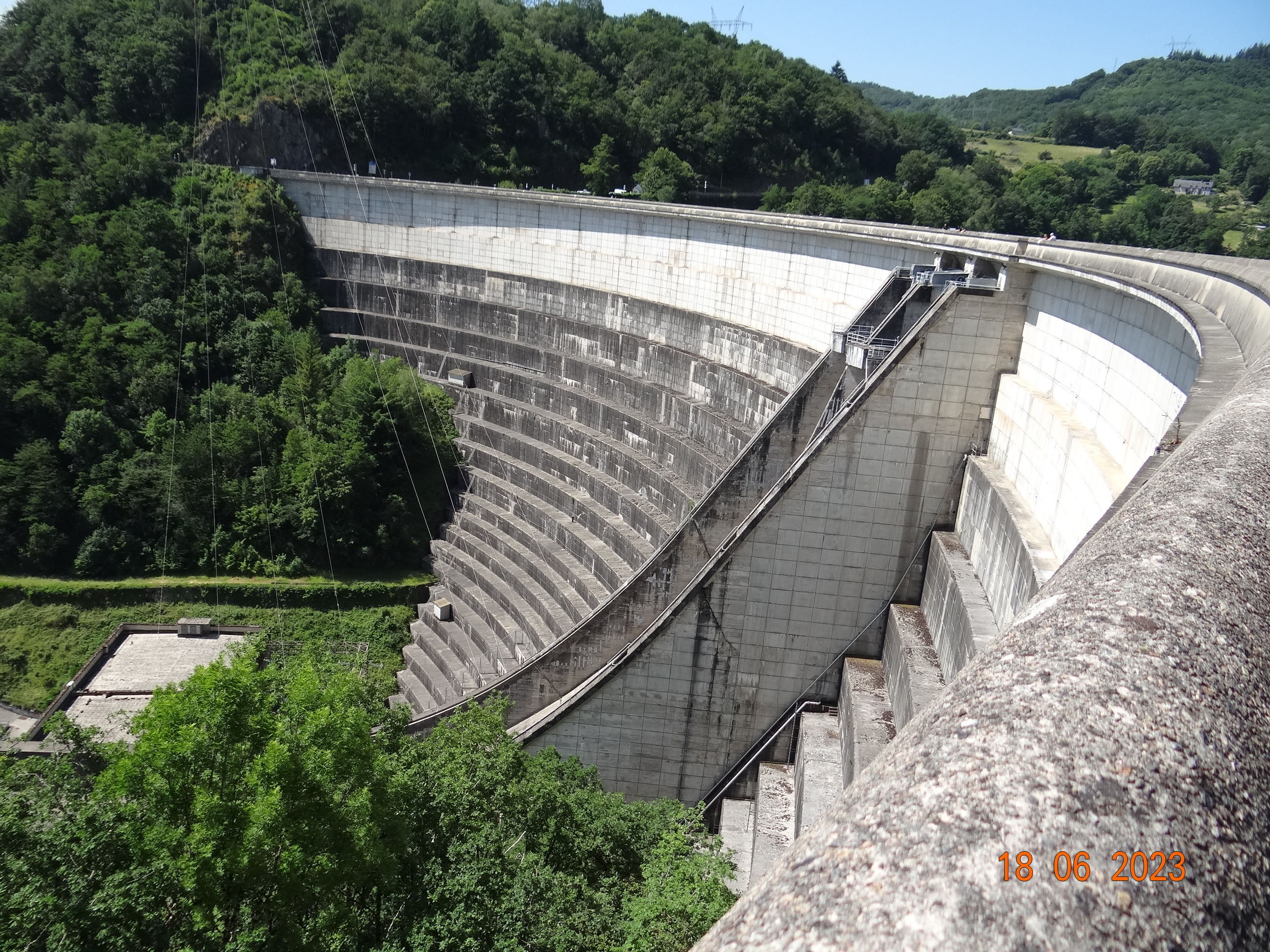 Image de l'article : VOYAGE AUTOUR DU LAC DE BORT LES ORGUES  2