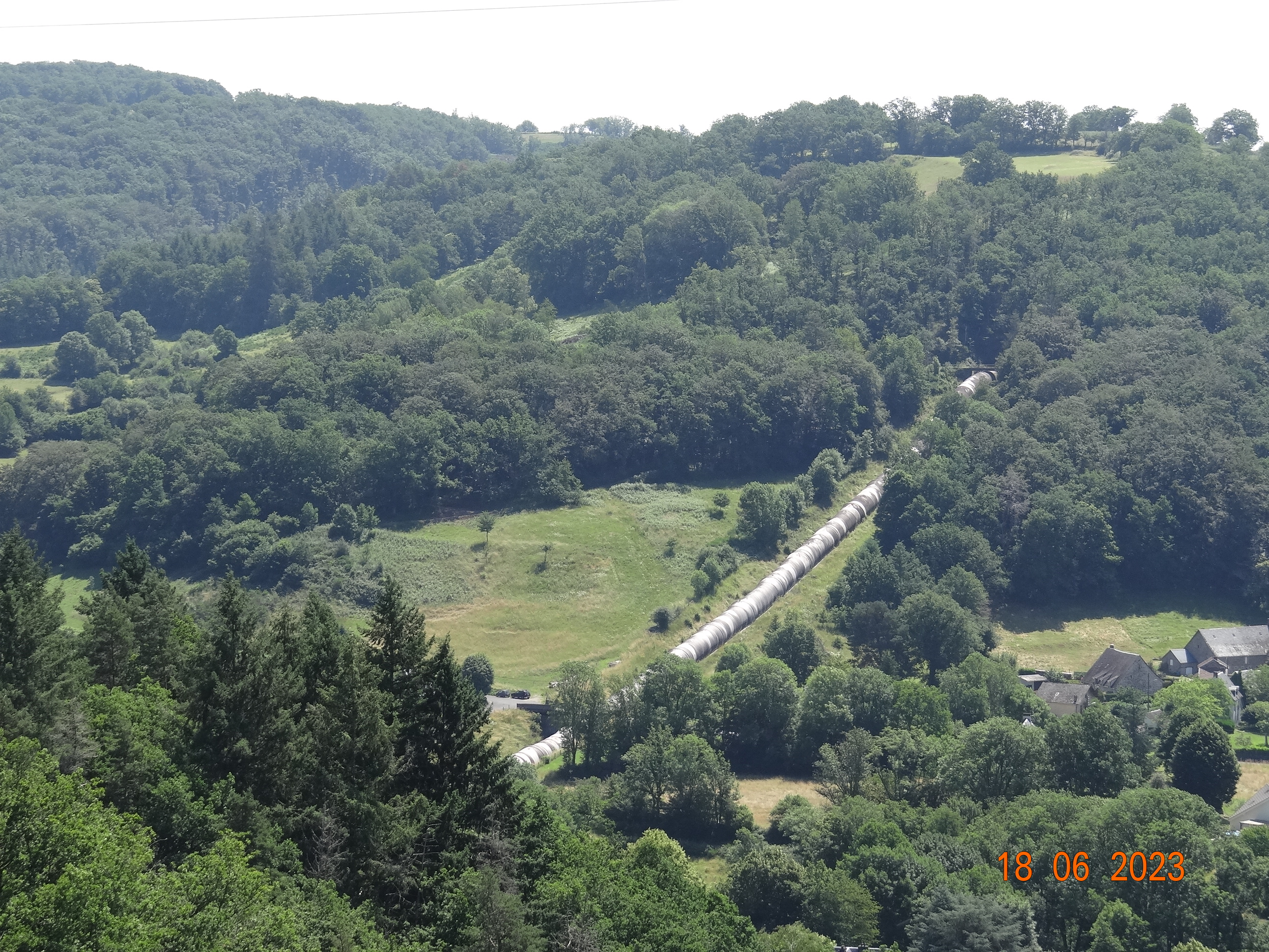 Image de l'article : VOYAGE AUTOUR DU LAC DE BORT LES ORGUES  2