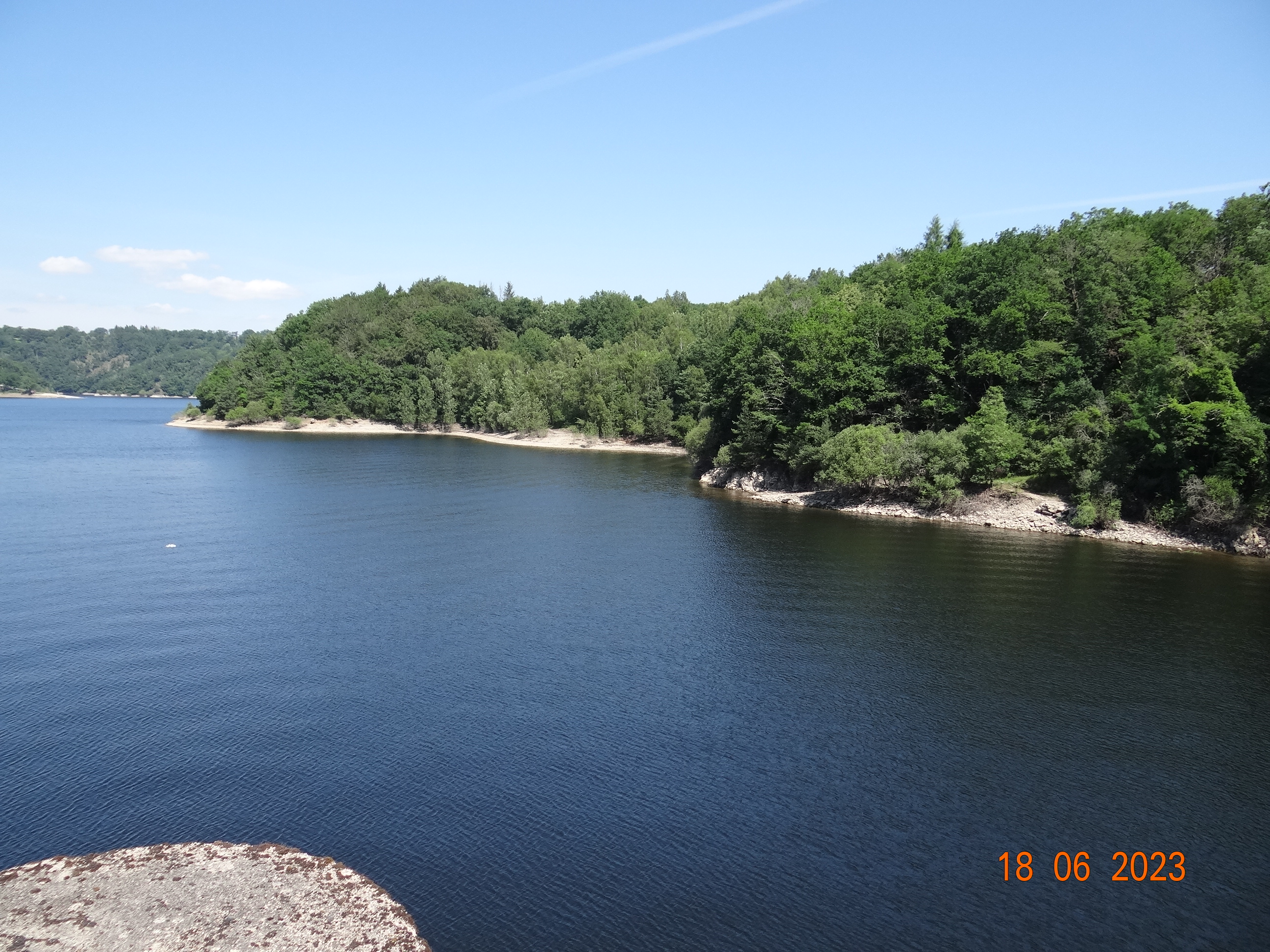 Image de l'article : VOYAGE AUTOUR DU LAC DE BORT LES ORGUES  2