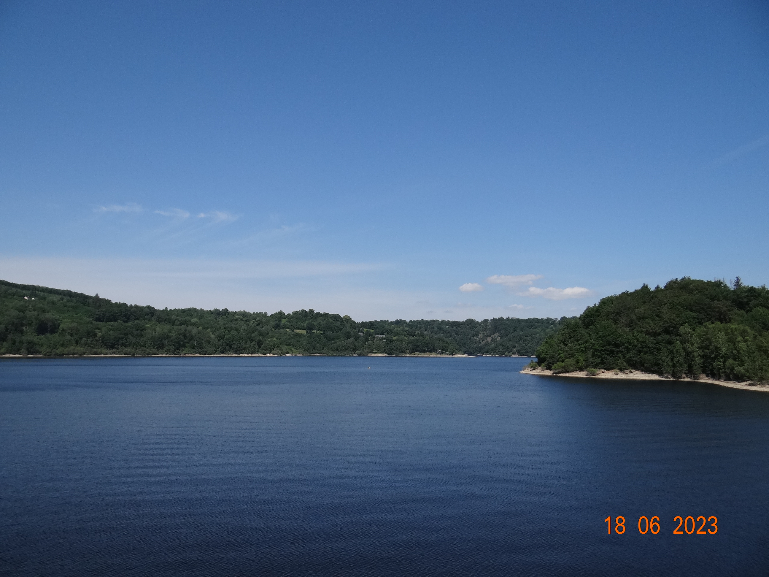 Image de l'article : VOYAGE AUTOUR DU LAC DE BORT LES ORGUES  2