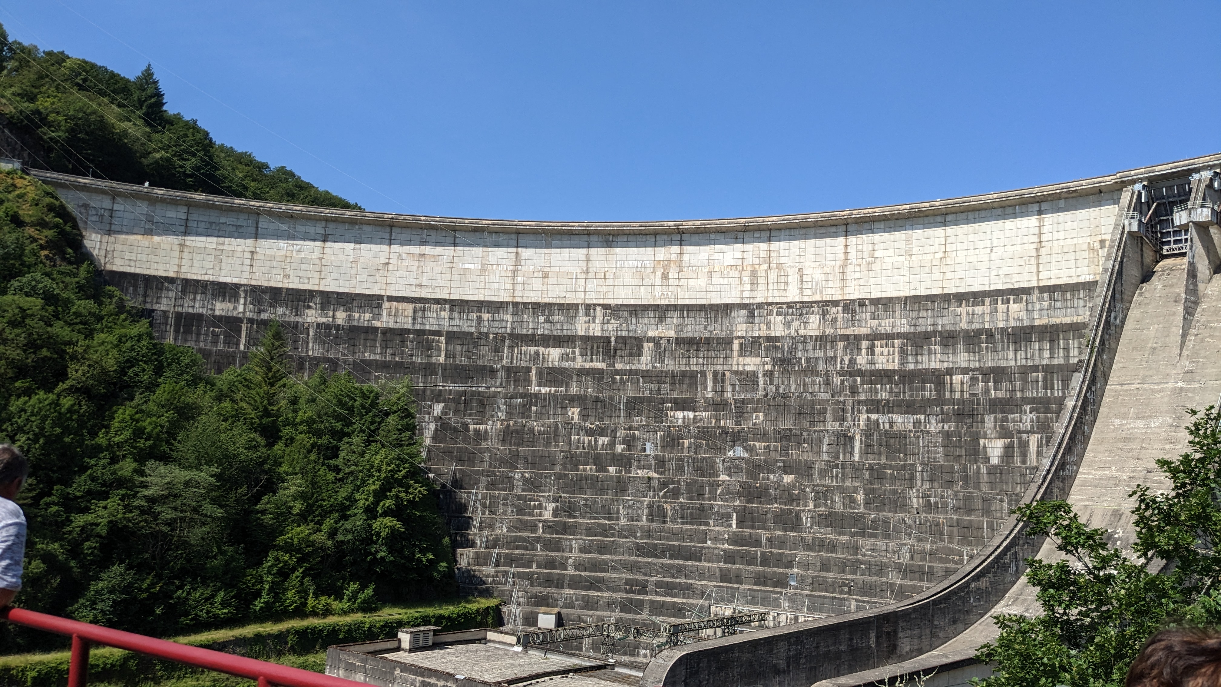 Image de l'article : VOYAGE AUTOUR DU LAC DE BORT LES ORGUES  2