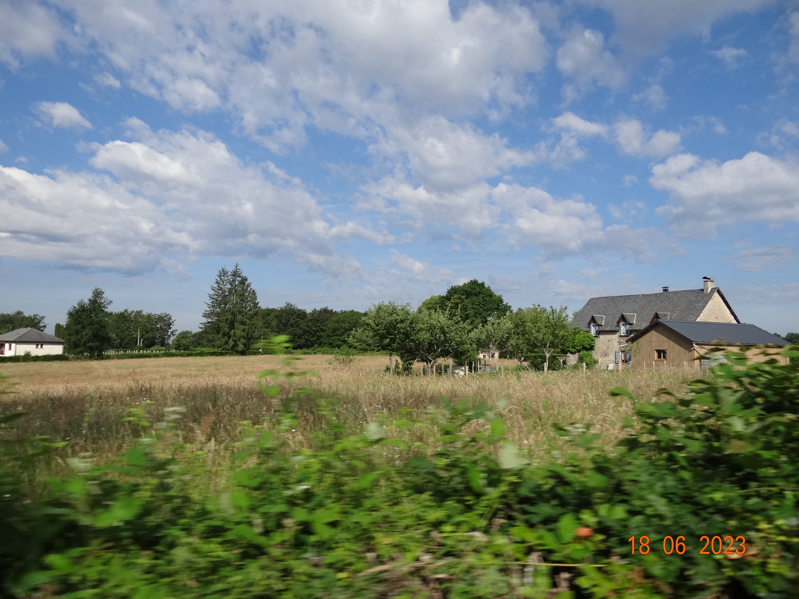 Image de l'article : VOYAGE AUTOUR DU LAC DE BORT LES ORGUES 1