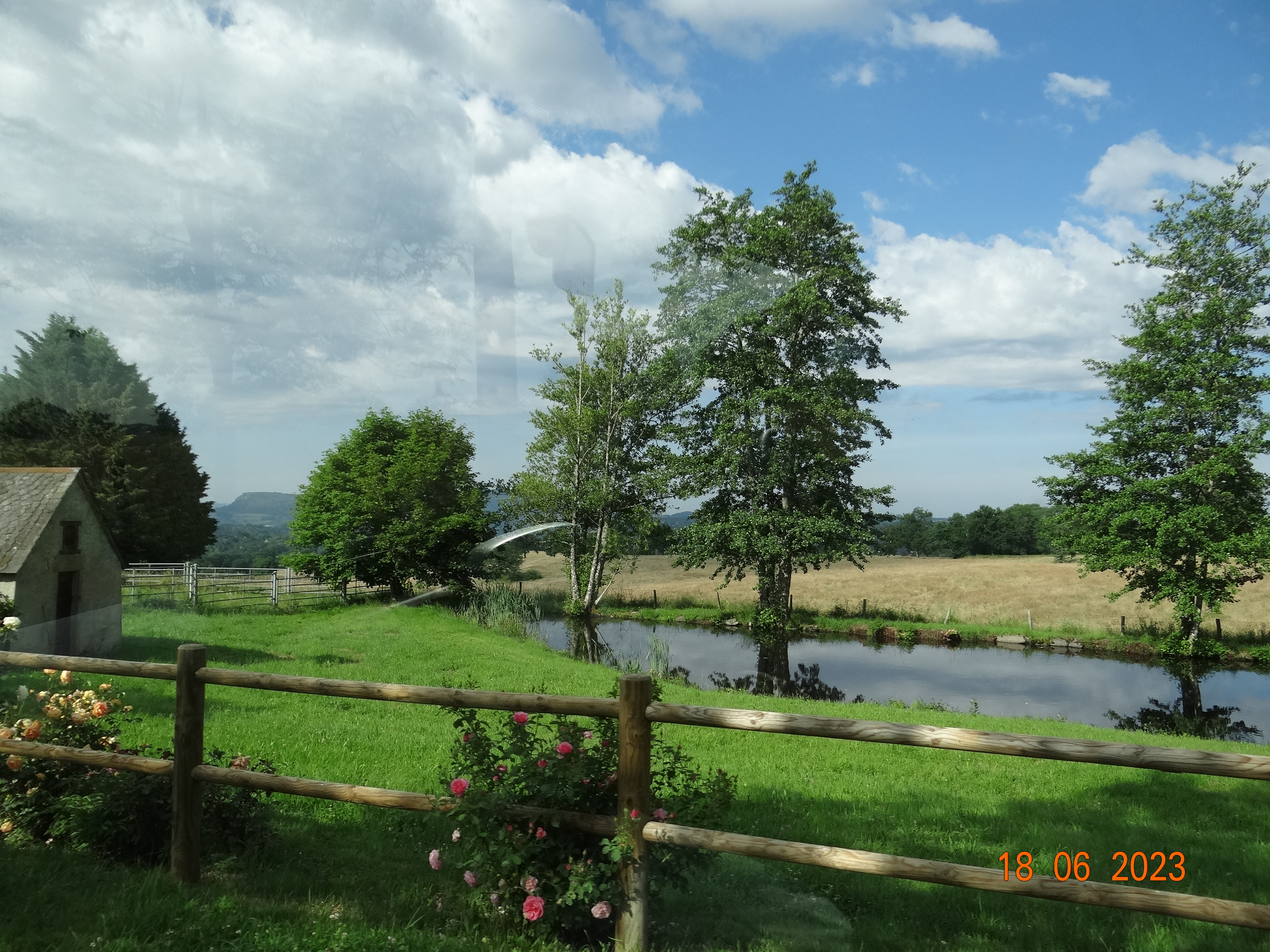 Image de l'article : VOYAGE AUTOUR DU LAC DE BORT LES ORGUES 1